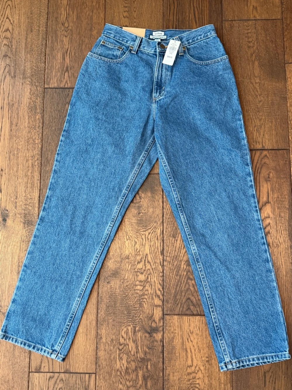 L.L. Bean Women's Straight-Leg Jeans in Classic Blue, size 6 petite